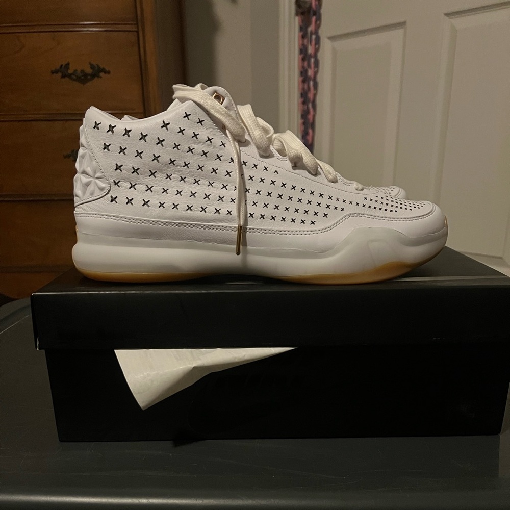 Kobe X Mid Ext - Picture 2 of 10